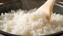 Cách hấp cơm nguội ngon nóng sốt, đảm bảo sức khỏe