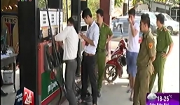 Bắt quả tang một cây xăng gian lận, 50 lít “ngót” mất 3 lít