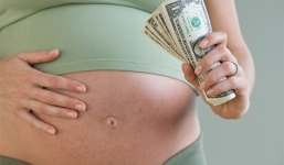 Hé lộ bí mật sau dịch vụ 'đẻ thuê' Trung Quốc