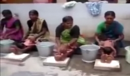 Bất ngờ xem cách tắm cho trẻ sơ sinh ở Ấn Độ