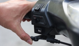 Vì sao xe máy khó khởi động khi trời lạnh?