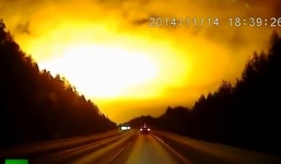 Ánh sáng lạ biến đêm thành ngày