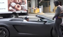 Bị từ chối hẹn hò, chàng trai lái siêu xe Lamborghini thử lòng và cái kết bất ngờ