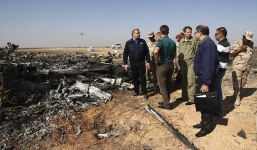 Máy bay Nga vỡ làm đôi, lao xuống với tốc độ khủng khiếp