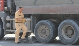 Tai nạn giao thông, người đàn ông gào khóc rồi ngất lịm