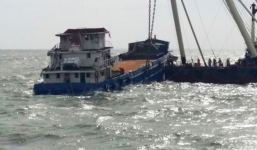 Trục vớt thành công tàu Hoàng Phúc 18 bị lật