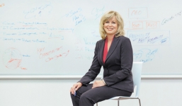 Từ kẻ vô gia cư thành người phụ nữ quyền lực nhất Intel 