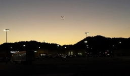 Video: Vật thể bay kì lạ xuất hiện giữa trời nước Mỹ