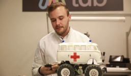 Độc đáo với dịch vụ 'cấp cứu' cho điện thoại