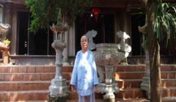 Hai nữ đại gia bỏ tài sản trăm tỷ đi tu, lên núi sống