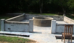 Bé gái 2 tháng tuổi nổi dưới giếng: Triệu tập người mẹ