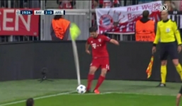 Xabi Alonso đá phạt góc hài hước nhất lịch sử bóng đá