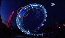 Siêu xe lượn vòng trên không thiết lập kỷ lục Guinness