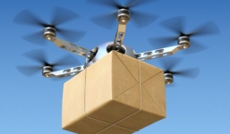 Robot và máy bay không người lái đi giao hàng