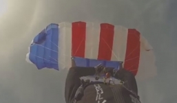 Video: Cách xử lý khi dù không mở được giữa không trung