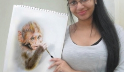 Video: Thú vị với hình ảnh tranh 3D trong lòng bàn tay của cô gái