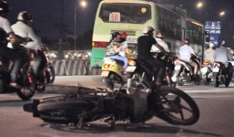 Xe máy va chạm với xe buýt, cô gái trẻ tử vong