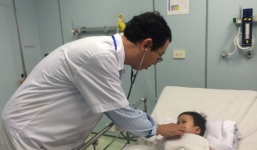 Bé trai 10 tháng tuổi suýt tử vong do úp đầu vào xô nước