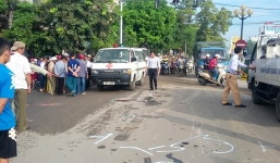 Hai phụ nữ bị xe tải cuốn vào gầm khi đang đứng chờ đèn đỏ