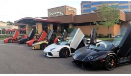 Dàn siêu xe chục tỷ của nhóm người Việt tại Mỹ