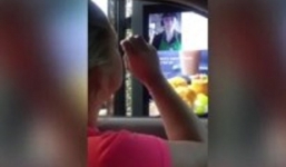 Nhân viên Starbuck nói chuyện với người điếc trở thành hiện tượng Internet