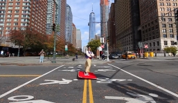 Bất ngờ xuất hiện Aladdin cùng thảm bay trên đường phố New York