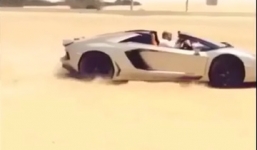 Mang siêu xe Lamborghini đi 'phá'