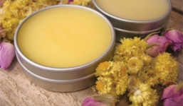 Cách làm son dưỡng hanmade cực đơn giản không sợ thâm môi