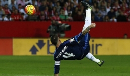 Video: Ramos ghi bàn bằng 'xe đạp chổng ngược' và nhận cái kết đắng