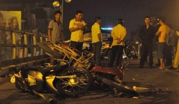 Phút xe taxi gây tai nạn kinh hoàng trên cầu vượt qua lời nhân chứng