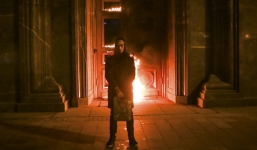 Nghệ sĩ Nga đốt trụ sở cơ quan an ninh xong vẫn bình tĩnh