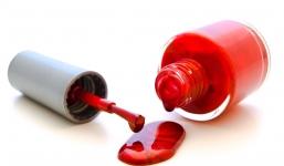 Sơn móng tay và những nguy hiểm tiềm ẩn