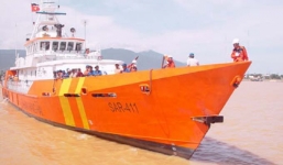 Cứu tàu cá cùng 6 thuyền viên trôi dạt trên biển nhiều ngày