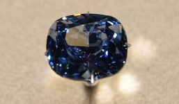 Chiêm ngưỡng viên kim cương xanh giá 55 triệu USD