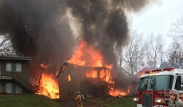 Máy bay đâm vào nhà dân, 9 người thiệt mạng