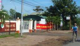 Quấy rối tình dục nhân viên, trưởng trạm y tế bị kỷ luật