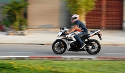 Đi xe máy côn tay thế nào cho đúng