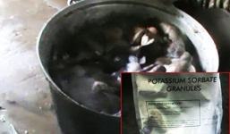 Kinh hãi thịt bò khô làm từ phổi lợn và hóa chất