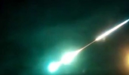 Vật thể lạ phát sáng bất thường trên bầu trời Nga