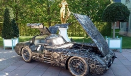 Siêu xe 'khủng' được lắp ráp từ phế liệu