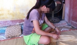 Kỷ luật cán bộ xã làm nữ sinh cấp 3 có bầu