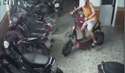 Clip: Nam thanh niên đột nhập xóm trọ, trộm xe đạp điện lúc nửa đêm