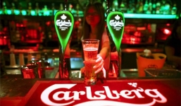 Bia Carlsberg sa thải 2.000 nhân viên vì thua lỗ