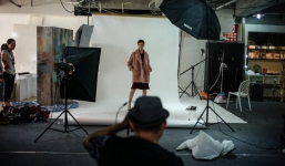 Làm mẫu ảnh, kiếm 105 triệu đồng/ngày