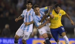 Neymar mờ nhạt, Brazil chia điểm với Argentina