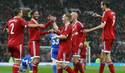 Beckham cùng các cựu cầu thủ Anh đánh bại đội Ngôi sao thế giới