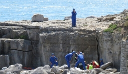 Cụ bà 79 tuổi tử vong do mang túi xách quá nặng