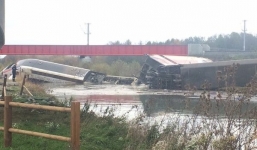 Pháp: Tàu cao tốc trật đường ray, hơn 40 người gặp nạn