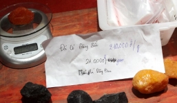 Đá cổ Trung Quốc nổi trên mặt nước có giá 21 triệu đồng/100 gram