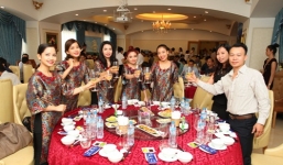 Diệu Thảo “Phía trước là bầu trời” tái xuất tại Lễ khai trương Nhà hàng Thế giới Hải sản 3